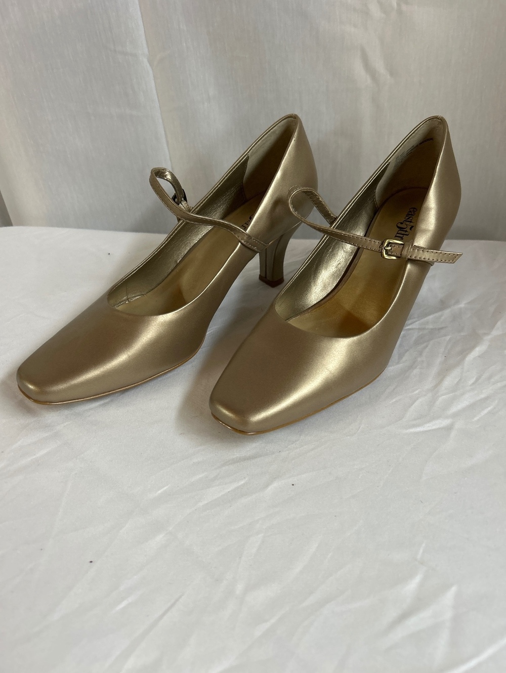 8W Mary Jane Pumps, Gold